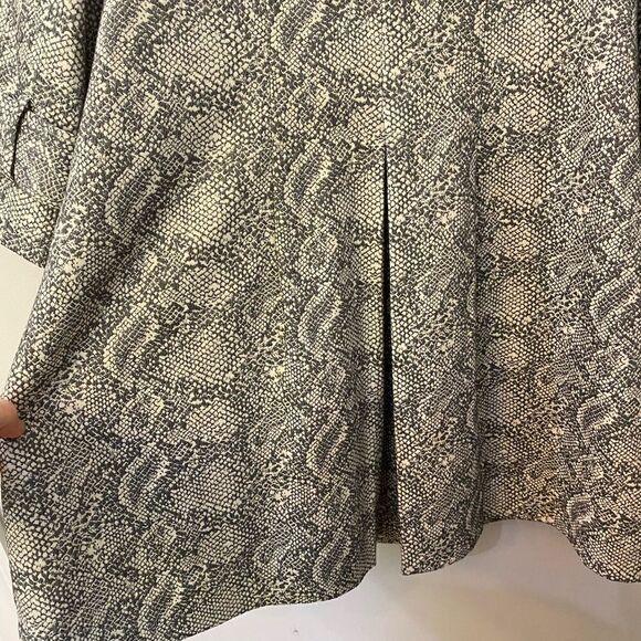 Cabi Camille Coat Gray Snakeskin Print Women Size L - Picture 9 of 12